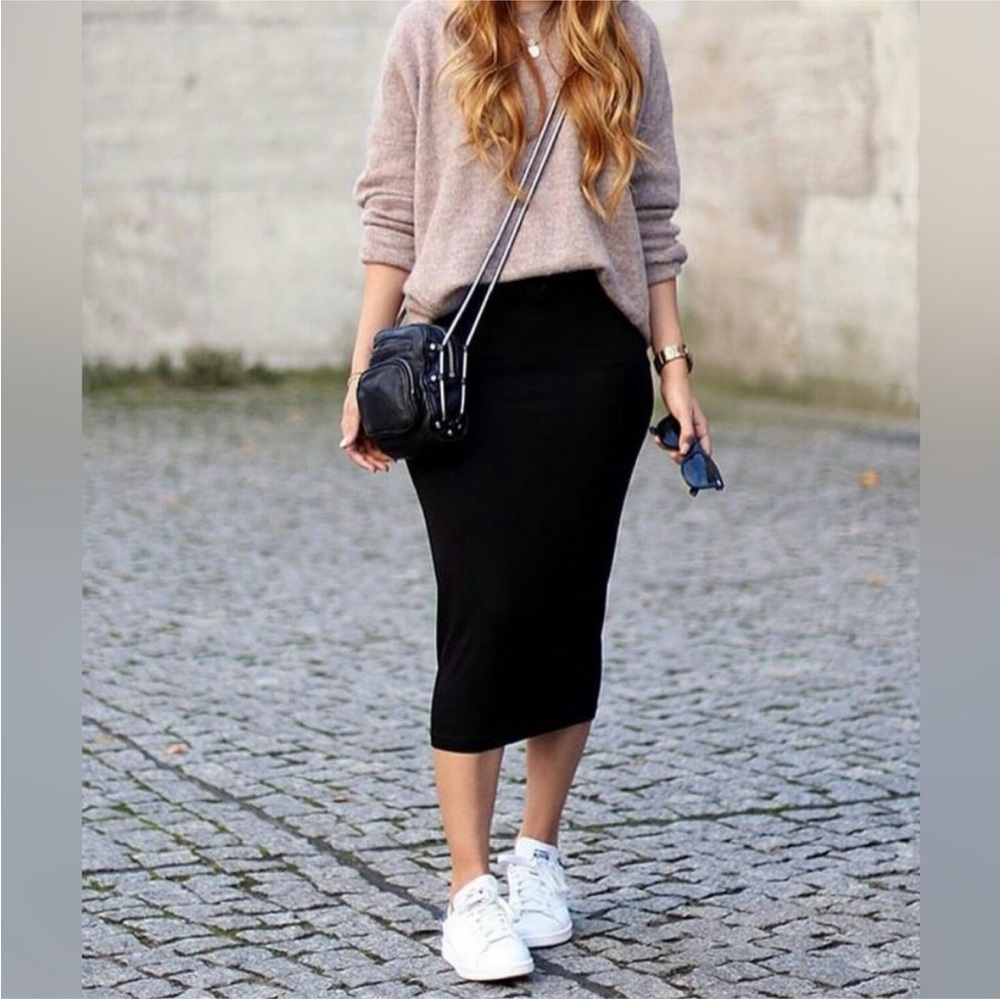 WHBM Black Passporter Skirt NWT MEDIUM so soft!